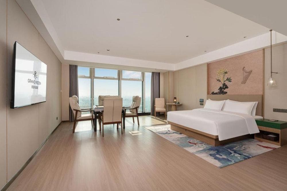 Grand Rezen suite with city view and modern interior